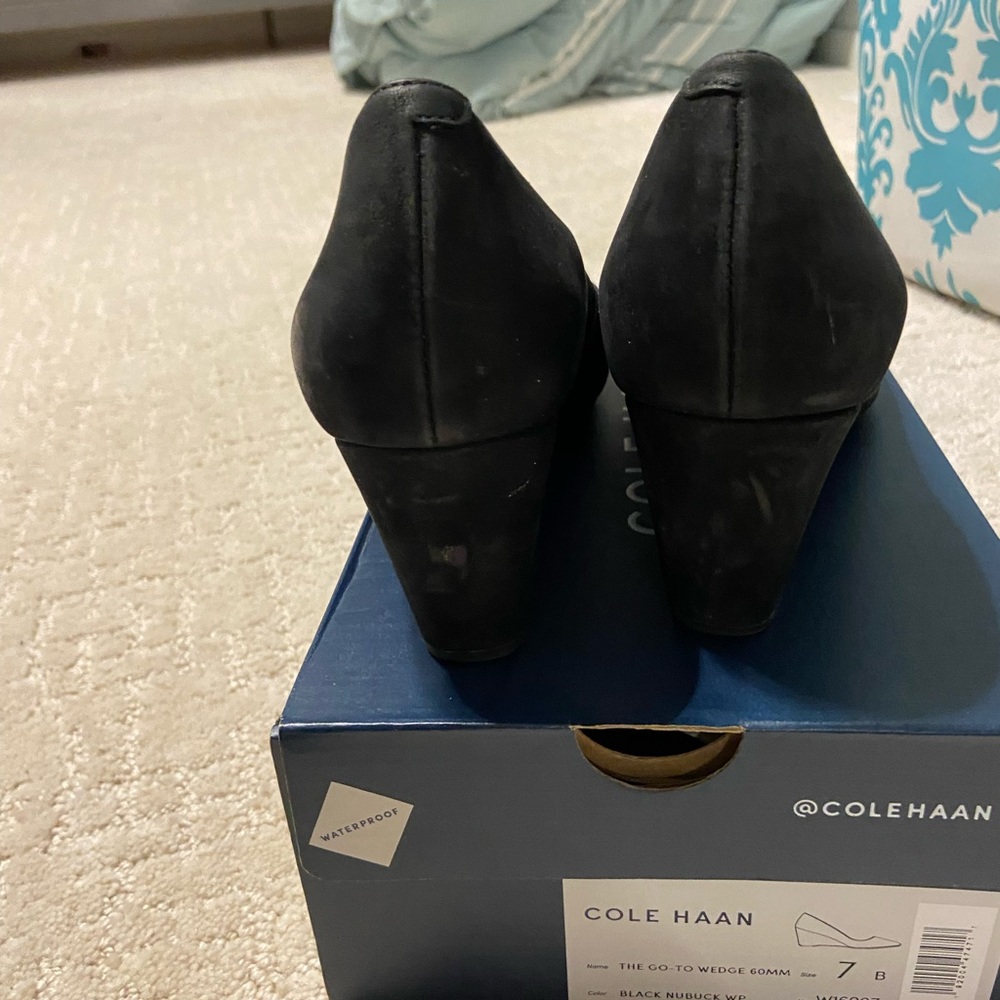 COLE HAAN low heel suede wedge - Picture 3 of 7